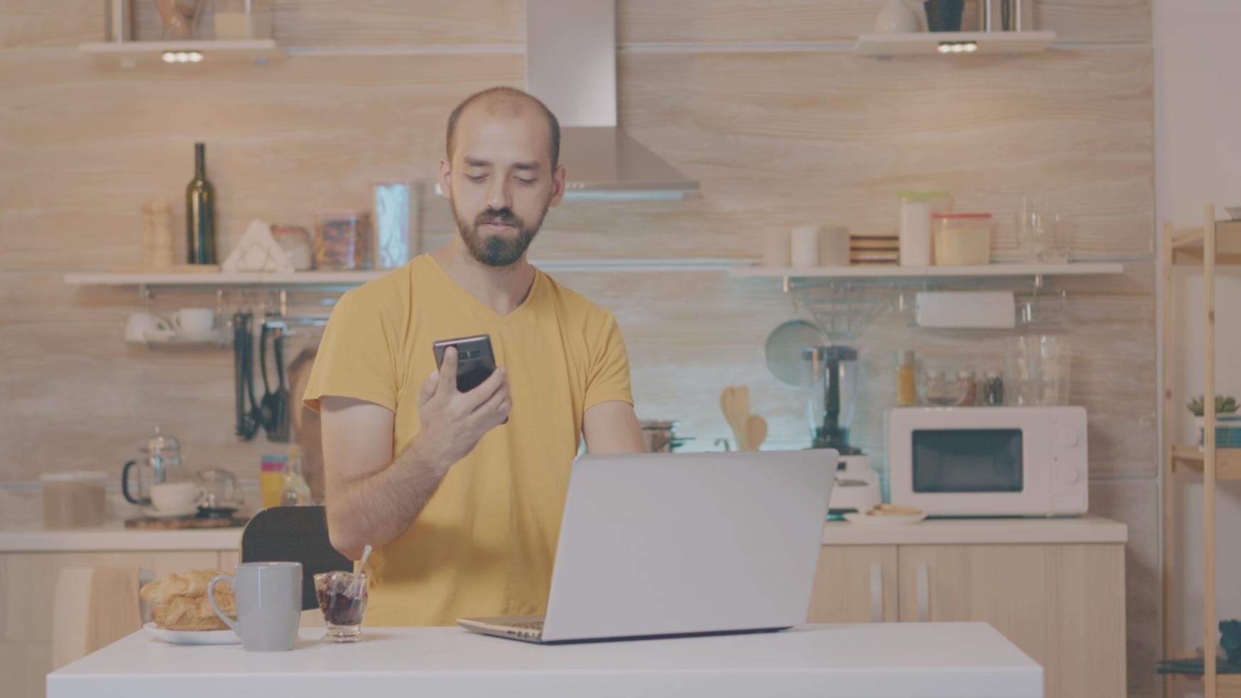 Revisione e feedback su testi poetici